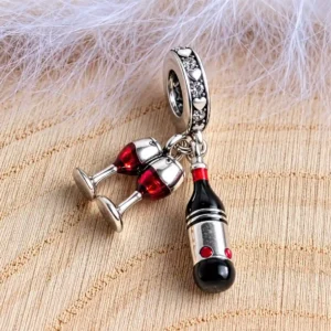 Borospohár üveggel charm