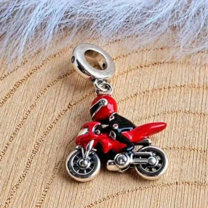 Motoros charm piros motorral