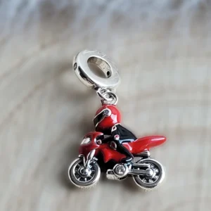 Motoros Charm - ezüstözött