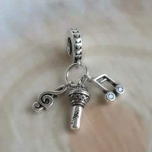 Zenei charm mikrofonnal és hangjegyekkel charm karkötőhöz