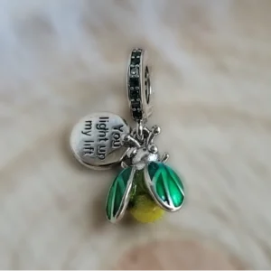 Világító szentjánosbogár charm zöld foszforeszkáló részletekkel
