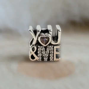 You and me charm szív részlettel és kövekkel karkötőhöz