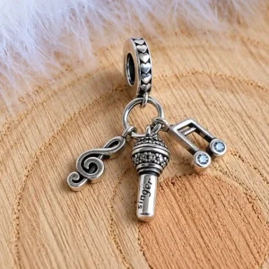 Zeneimádó charm