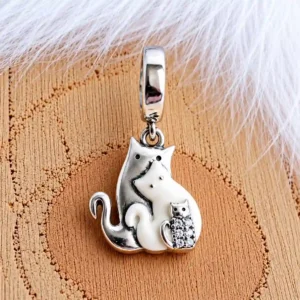 Cicacsalád charm
