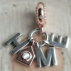 HOME otthon charm ezüst színű karkötőn