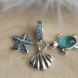 Ezüst színű teknős charm karkötőn