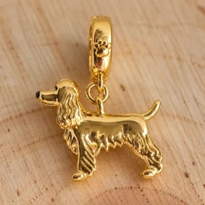 Aranyszínű Cocker Spániel charm karkötőn
