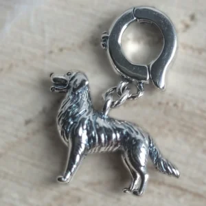 Ezüstszínű Örök barát golden retriever charm karkötőn
